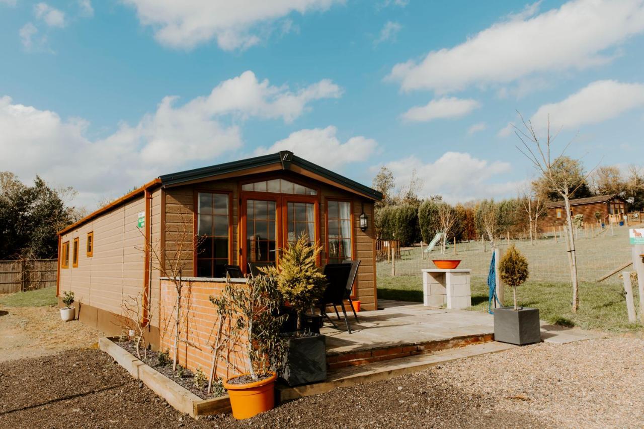 Fairview Farm Holiday Accommodation 14 Luxury Lodges, Cabins, Dog Friendly, Suitable For Couples, Families And Groups, Wedding Guests , Corporate Events, Sleeps 2-65 Guests In Ravenshead, Nottingham Near Sherwood Forest, Set In 88 Acres מראה חיצוני תמונה