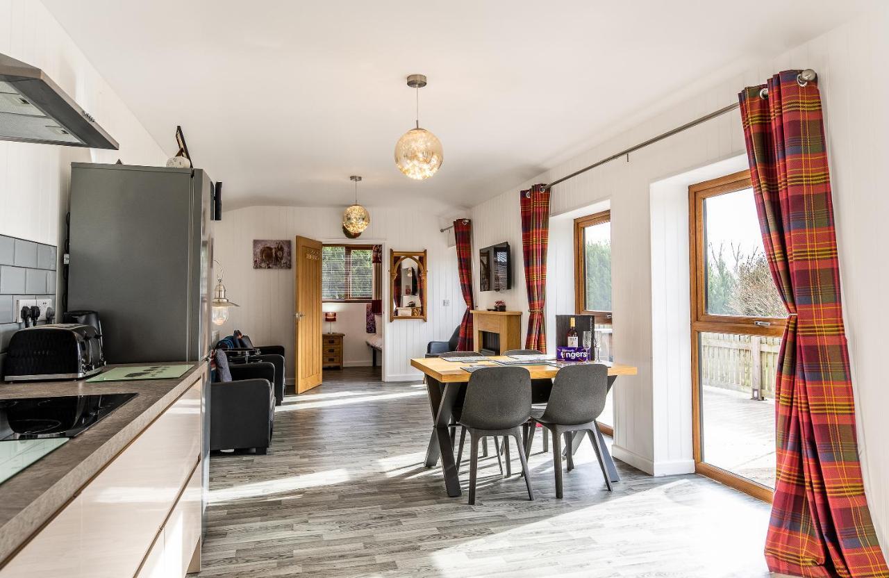 Fairview Farm Holiday Accommodation 14 Luxury Lodges, Cabins, Dog Friendly, Suitable For Couples, Families And Groups, Wedding Guests , Corporate Events, Sleeps 2-65 Guests In Ravenshead, Nottingham Near Sherwood Forest, Set In 88 Acres מראה חיצוני תמונה