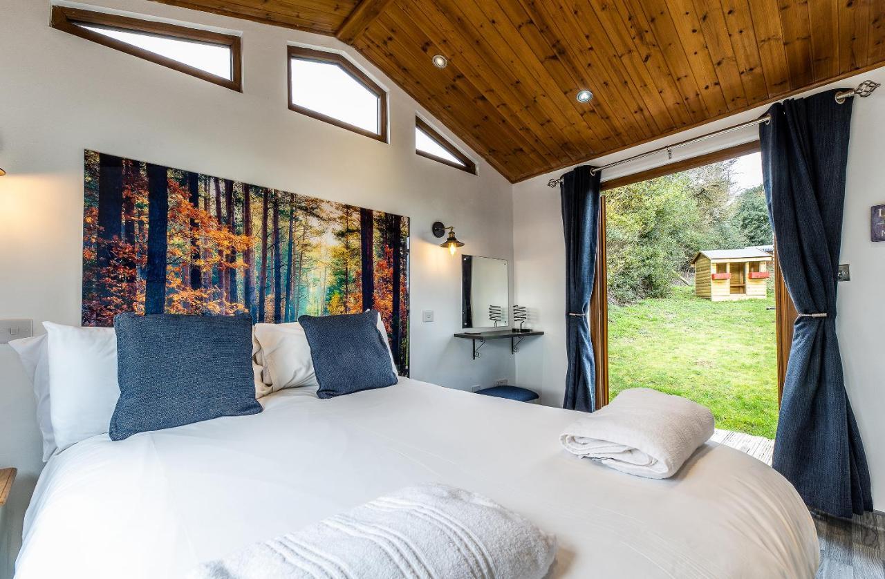 Fairview Farm Holiday Accommodation 14 Luxury Lodges, Cabins, Dog Friendly, Suitable For Couples, Families And Groups, Wedding Guests , Corporate Events, Sleeps 2-65 Guests In Ravenshead, Nottingham Near Sherwood Forest, Set In 88 Acres מראה חיצוני תמונה