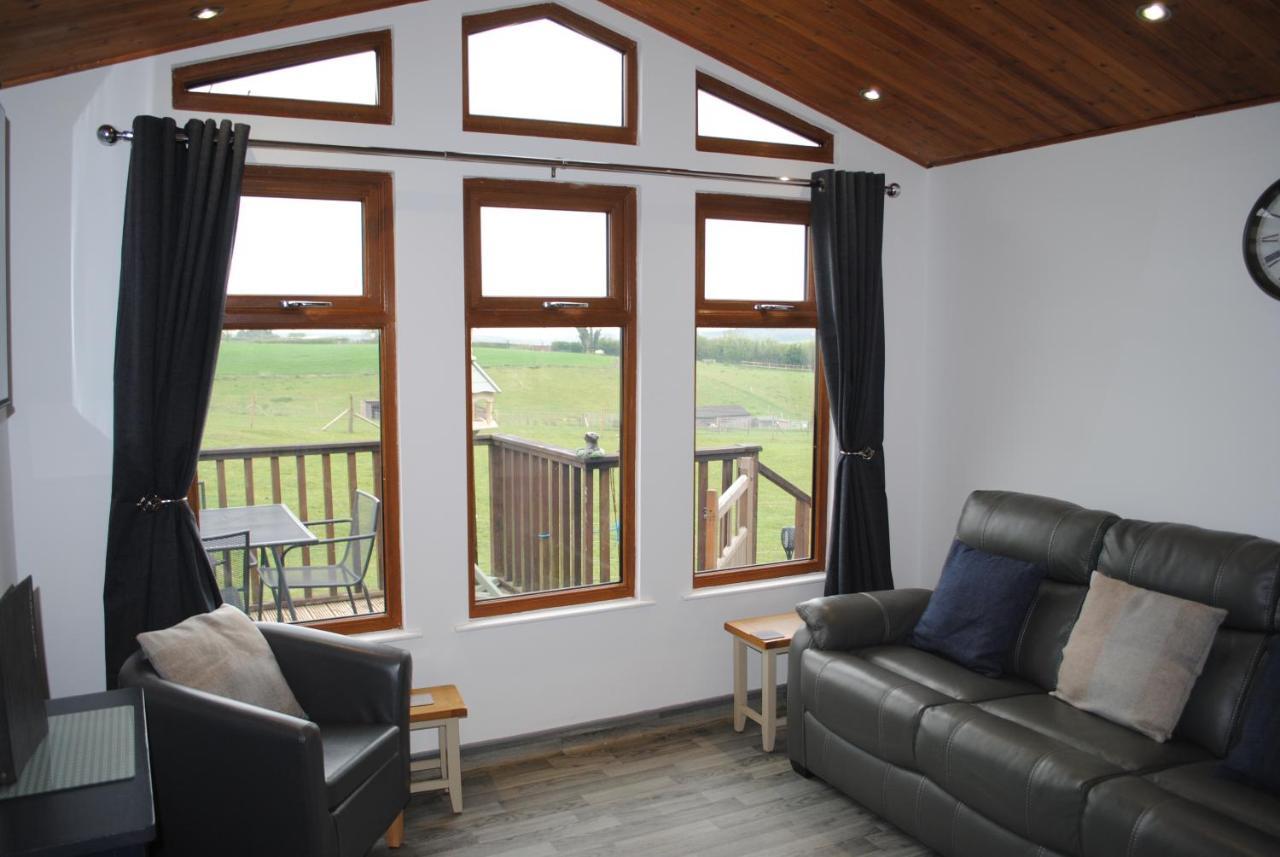 Fairview Farm Holiday Accommodation 14 Luxury Lodges, Cabins, Dog Friendly, Suitable For Couples, Families And Groups, Wedding Guests , Corporate Events, Sleeps 2-65 Guests In Ravenshead, Nottingham Near Sherwood Forest, Set In 88 Acres מראה חיצוני תמונה