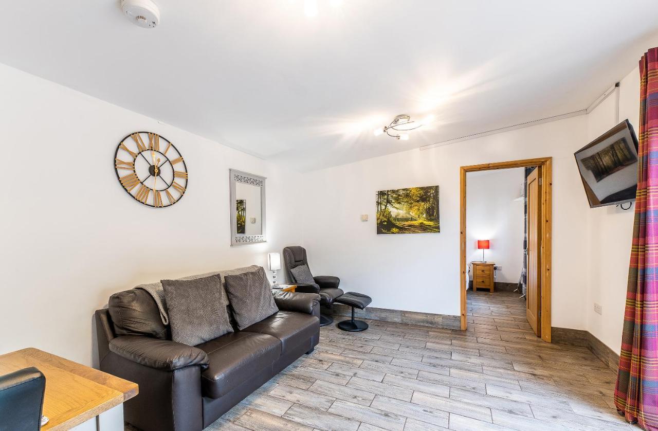 Fairview Farm Holiday Accommodation 14 Luxury Lodges, Cabins, Dog Friendly, Suitable For Couples, Families And Groups, Wedding Guests , Corporate Events, Sleeps 2-65 Guests In Ravenshead, Nottingham Near Sherwood Forest, Set In 88 Acres מראה חיצוני תמונה