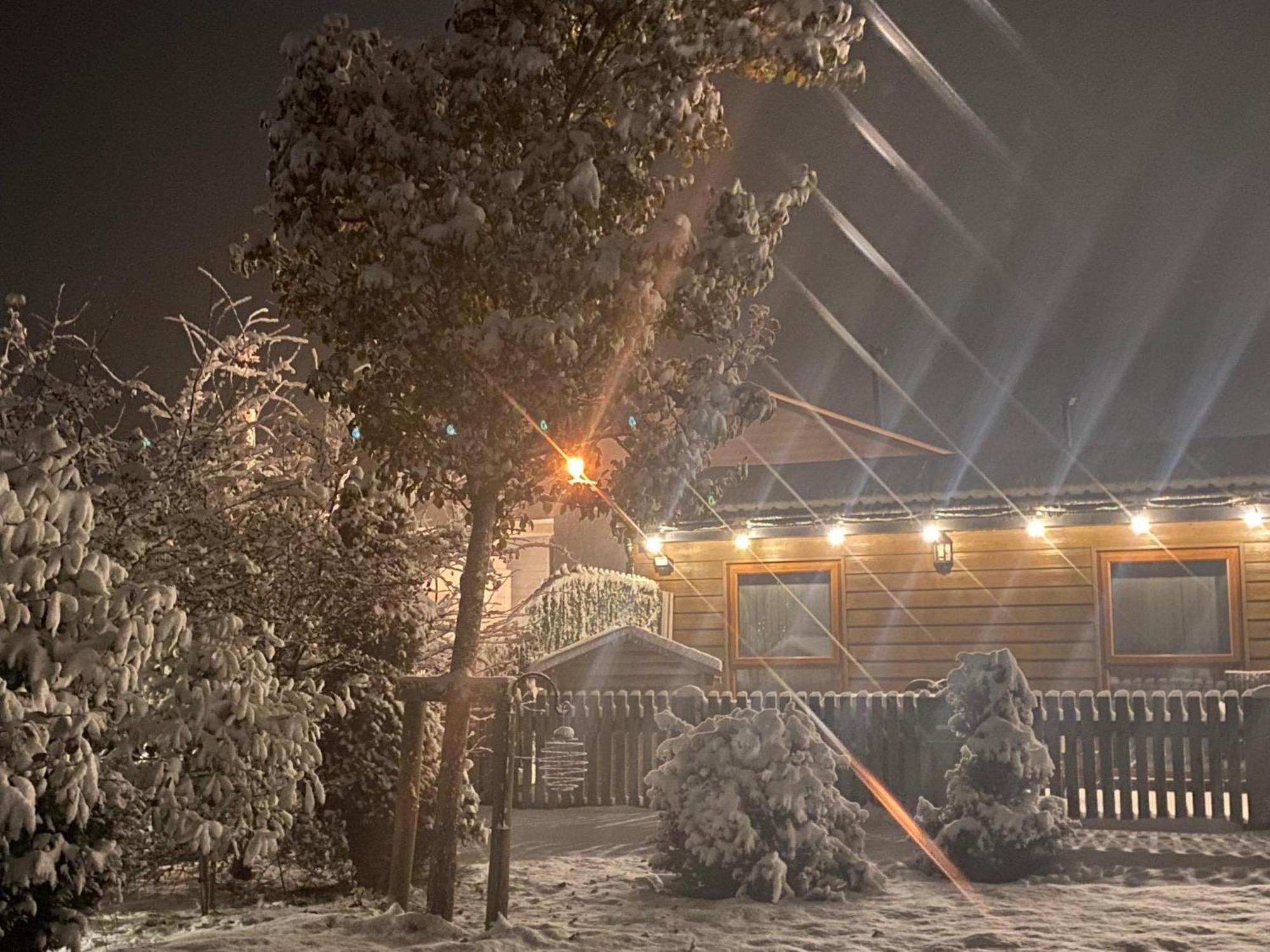 Fairview Farm Holiday Accommodation 14 Luxury Lodges, Cabins, Dog Friendly, Suitable For Couples, Families And Groups, Wedding Guests , Corporate Events, Sleeps 2-65 Guests In Ravenshead, Nottingham Near Sherwood Forest, Set In 88 Acres מראה חיצוני תמונה