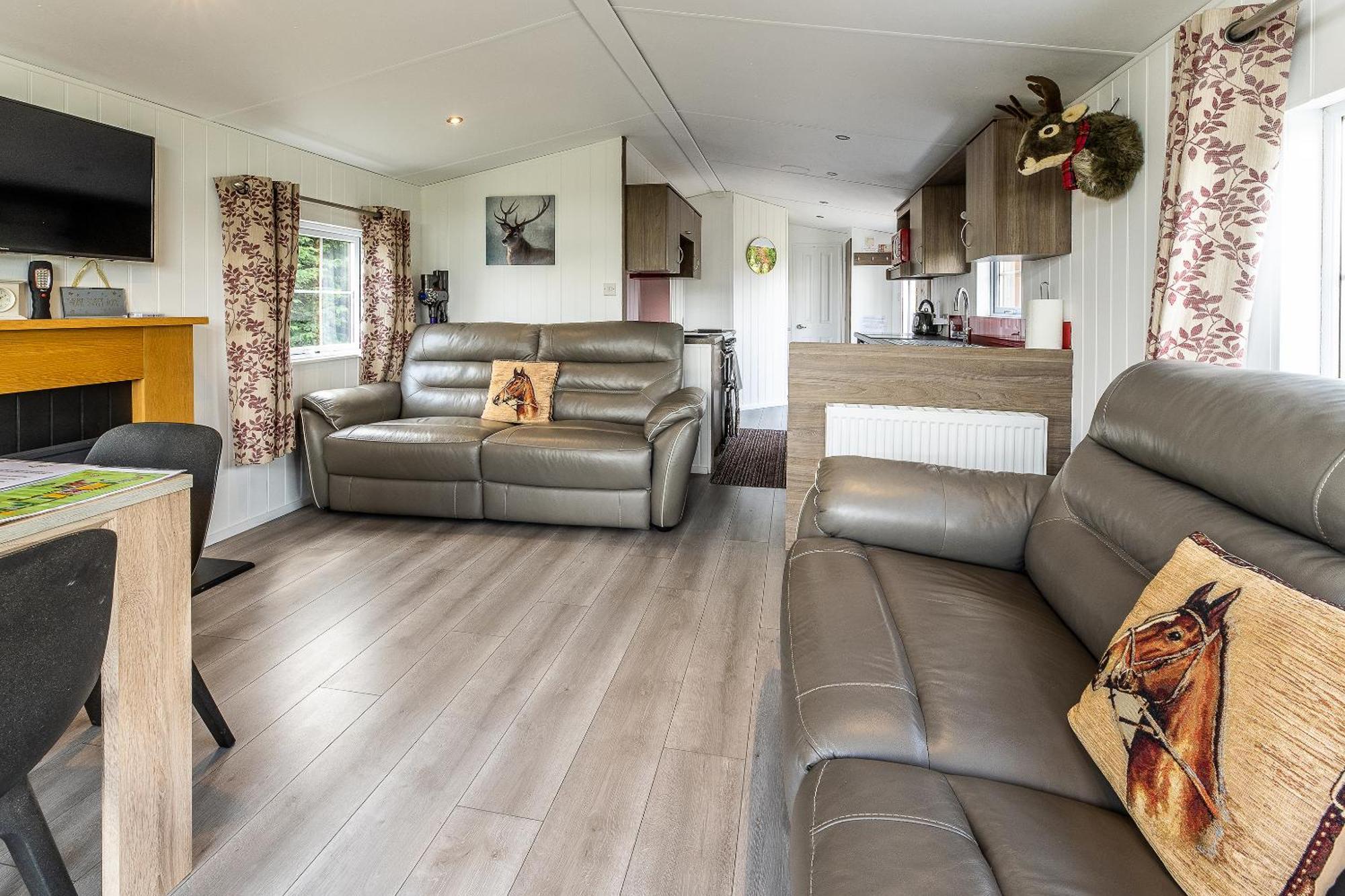 Fairview Farm Holiday Accommodation 14 Luxury Lodges, Cabins, Dog Friendly, Suitable For Couples, Families And Groups, Wedding Guests , Corporate Events, Sleeps 2-65 Guests In Ravenshead, Nottingham Near Sherwood Forest, Set In 88 Acres מראה חיצוני תמונה