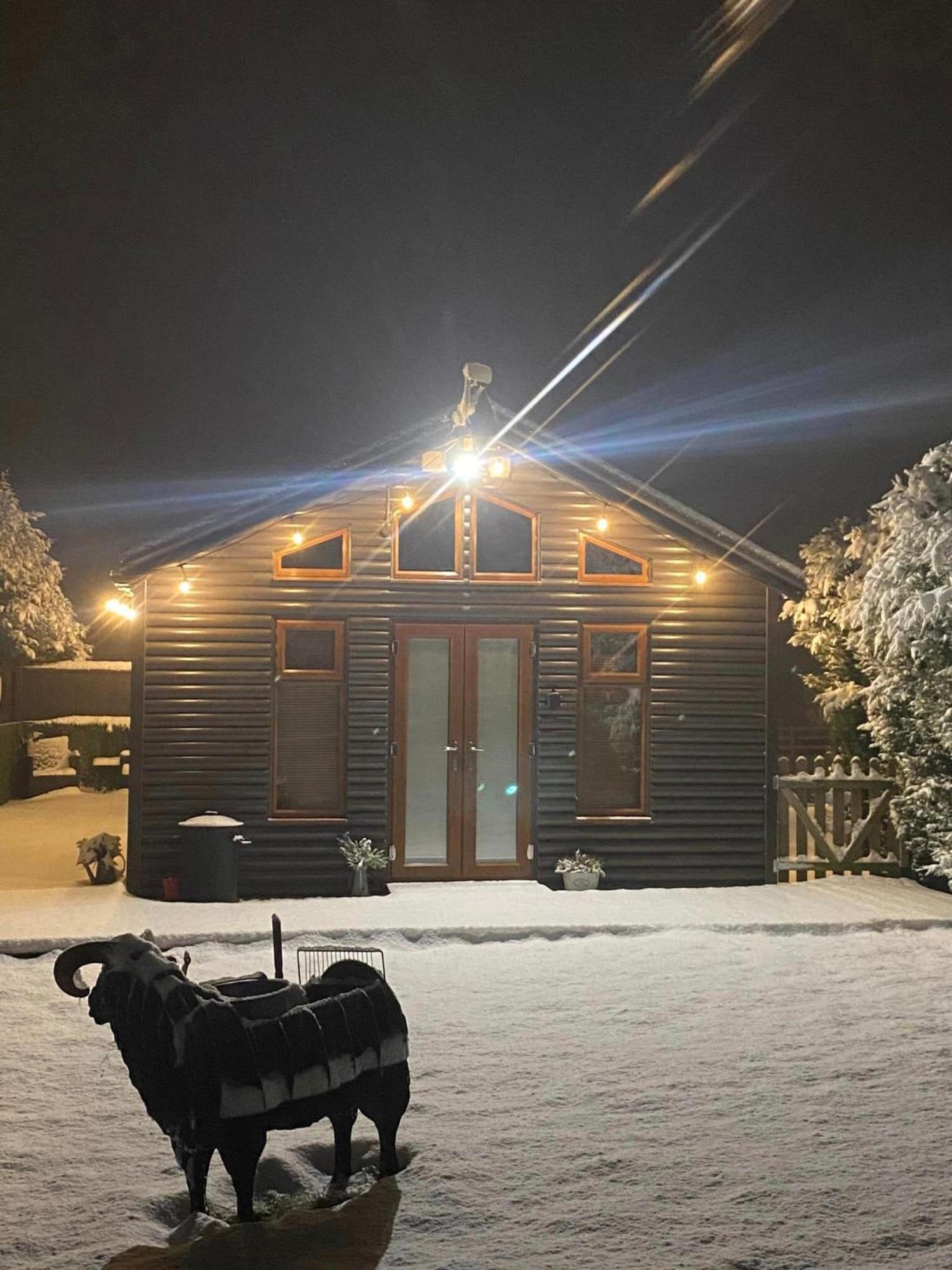 Fairview Farm Holiday Accommodation 14 Luxury Lodges, Cabins, Dog Friendly, Suitable For Couples, Families And Groups, Wedding Guests , Corporate Events, Sleeps 2-65 Guests In Ravenshead, Nottingham Near Sherwood Forest, Set In 88 Acres מראה חיצוני תמונה