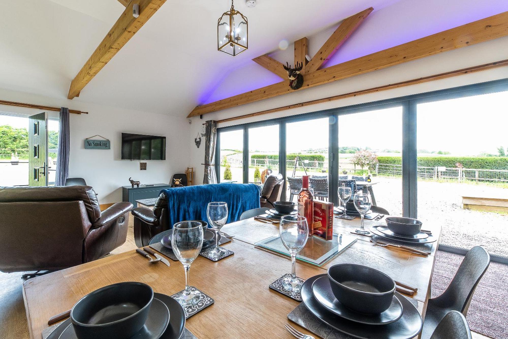 Fairview Farm Holiday Accommodation 14 Luxury Lodges, Cabins, Dog Friendly, Suitable For Couples, Families And Groups, Wedding Guests , Corporate Events, Sleeps 2-65 Guests In Ravenshead, Nottingham Near Sherwood Forest, Set In 88 Acres מראה חיצוני תמונה