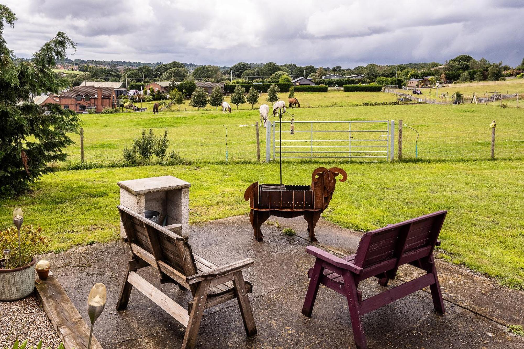 Fairview Farm Holiday Accommodation 14 Luxury Lodges, Cabins, Dog Friendly, Suitable For Couples, Families And Groups, Wedding Guests , Corporate Events, Sleeps 2-65 Guests In Ravenshead, Nottingham Near Sherwood Forest, Set In 88 Acres מראה חיצוני תמונה
